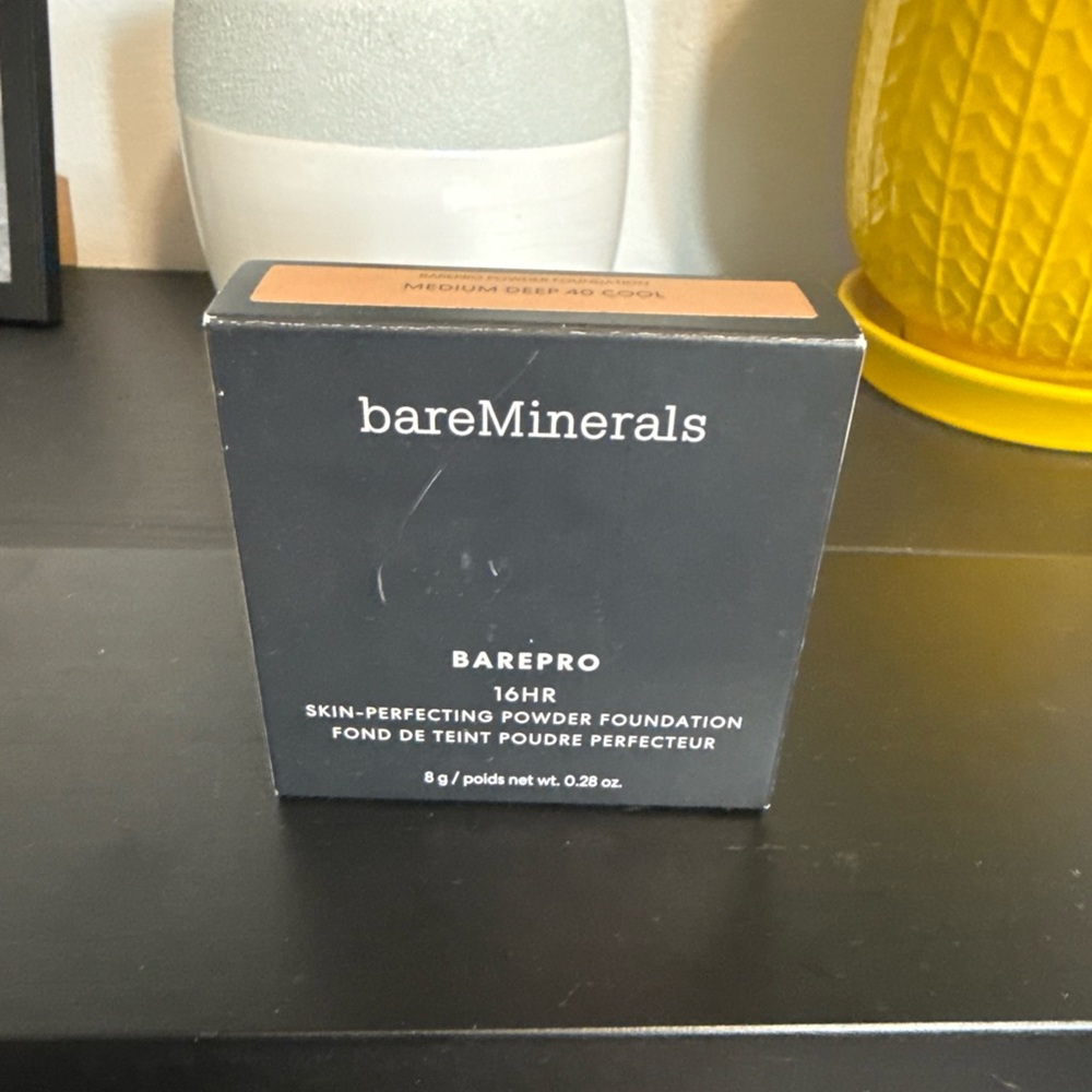 bareMinerals BAREPRO 16HR‎ Skin-Perfecting Powder - Medium deep 40 cool
